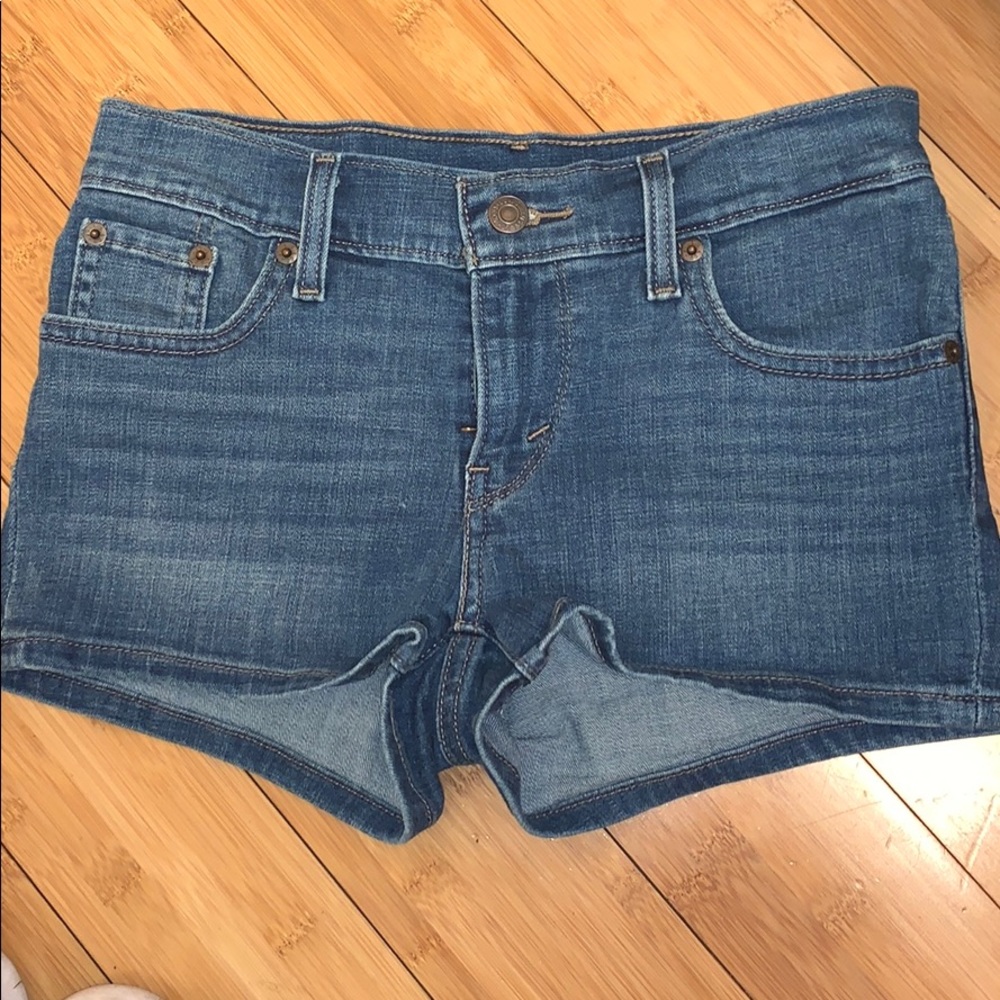 Levi’s women’s shorts. Size 25.